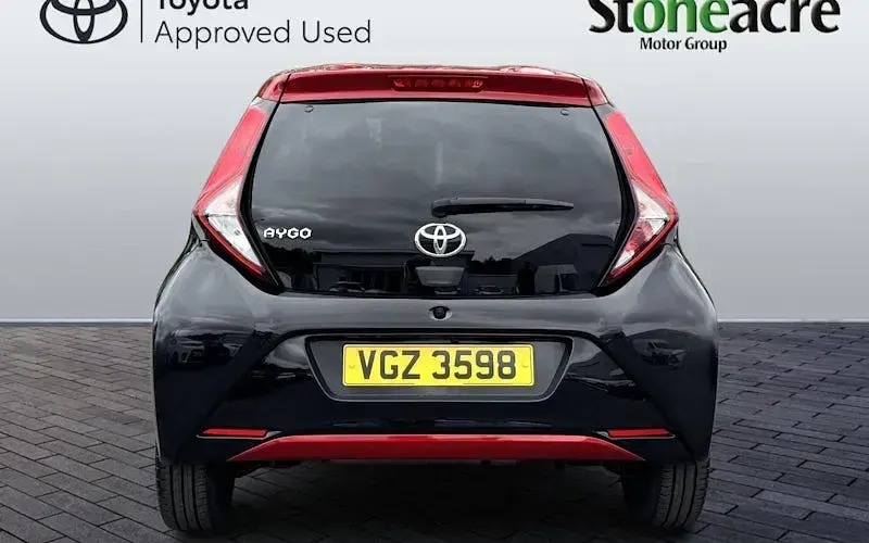 Used Toyota Aygo X-clusiv 72 HP (52 kW) 2021 Black Hatchback