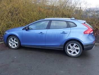 Used Volvo V40 120 HP (88 kW) 2016 Blue Hatchback