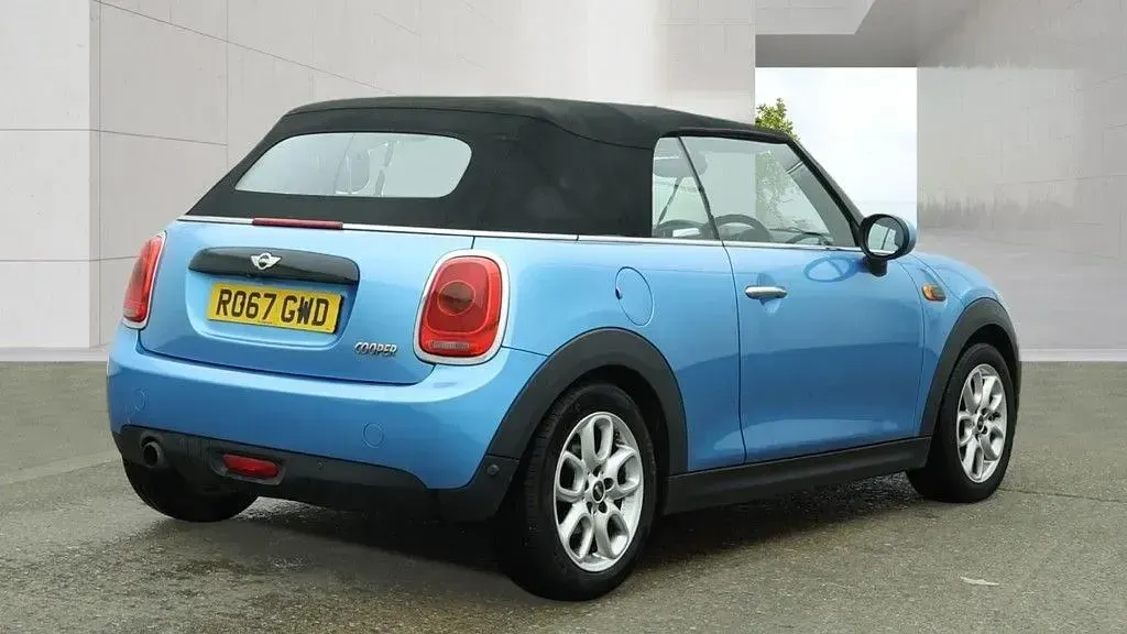 Usado Mini Cooper Cabriolet 136 CV (100 kW) 2017 Azul Descapotable