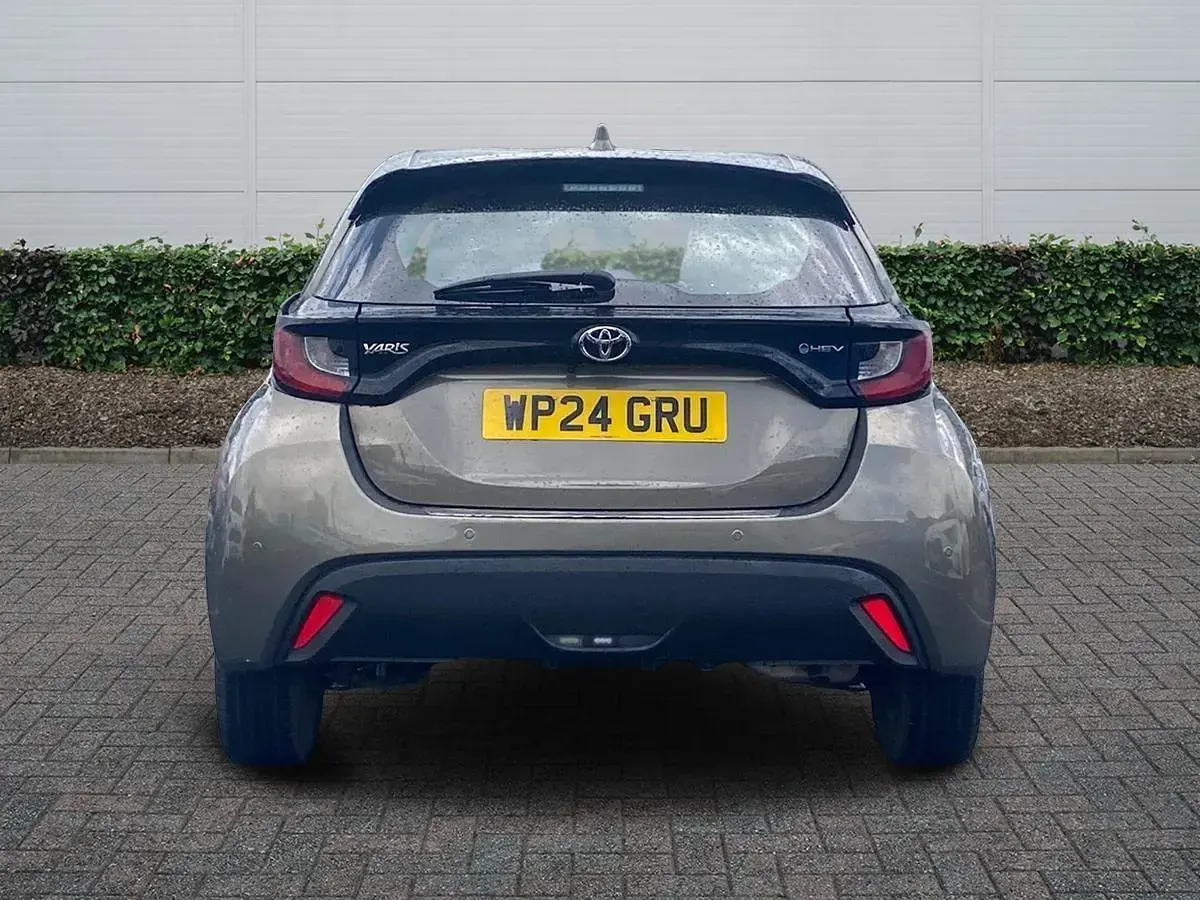 Used Toyota Yaris 116 HP (85 kW) 2024 Titan bronze Hatchback