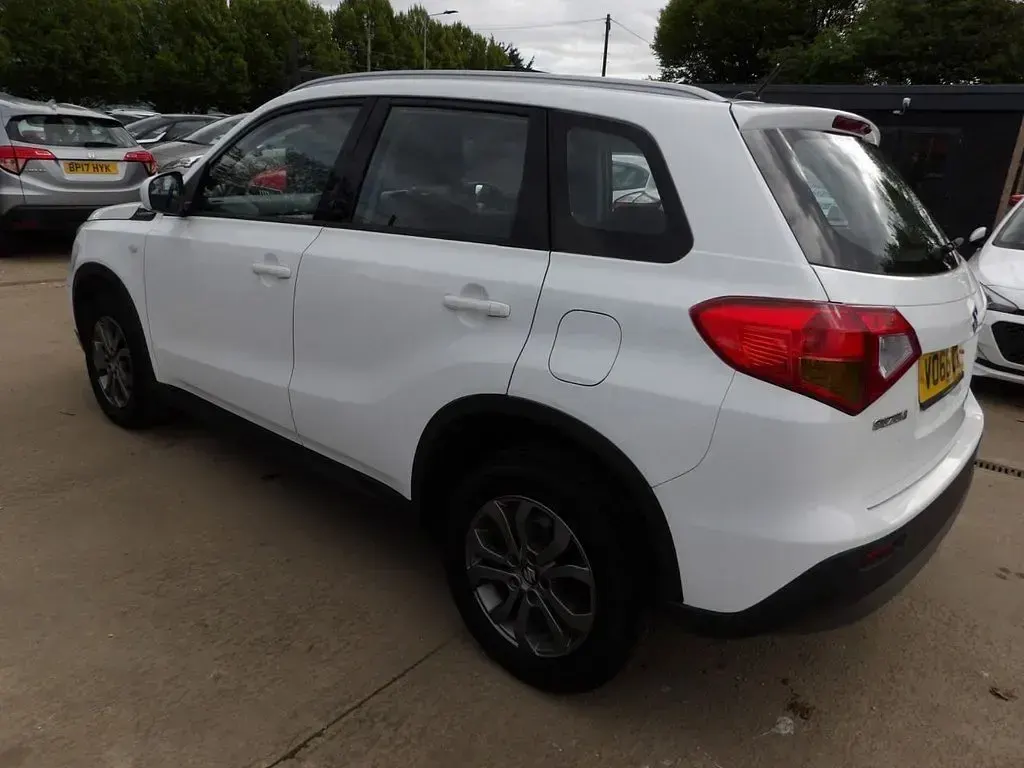 Used Suzuki Vitara SZ4 120 HP (88 kW) 2016 White SUV