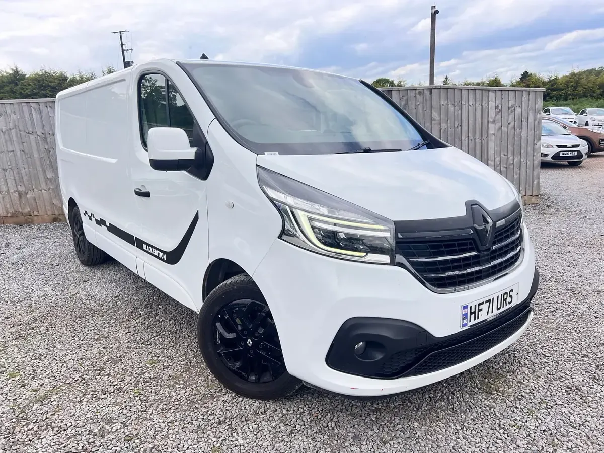 Used Renault Trafic Black Edition 2021 White MPV