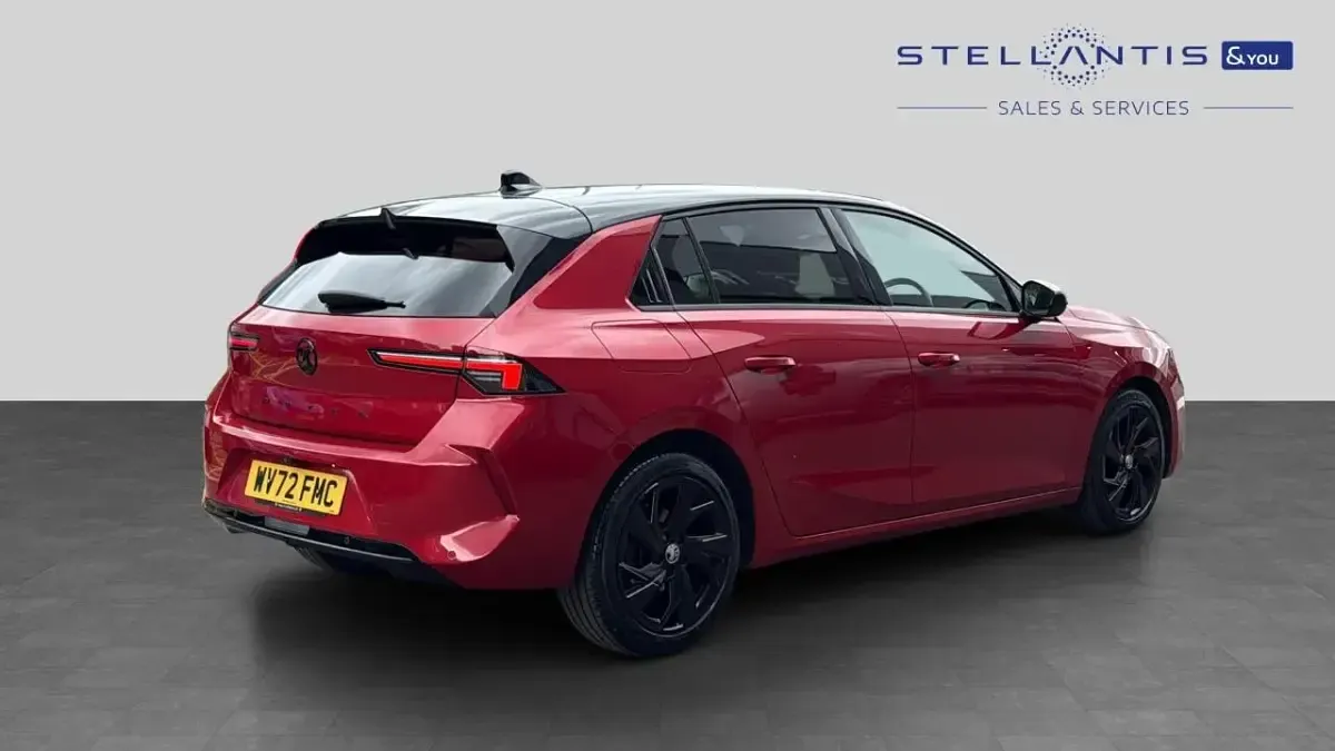Used Vauxhall Astra GS Line 128 HP (94 kW) 2023 Red Hatchback
