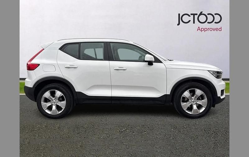 Usado Volvo XC40 Momentum 150 HP (110 kW) 2018 Branco SUV