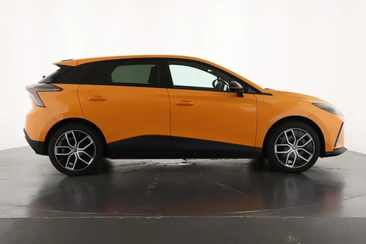 Begagnad MG MG4 EV Trophy 319 kW (435 HK) 2025 Orange Halvkombi