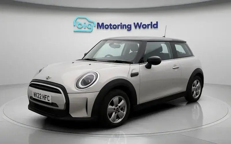 Usado Mini Cooper Classic 136 CV (100 kW) 2022 Plateado Utilitario