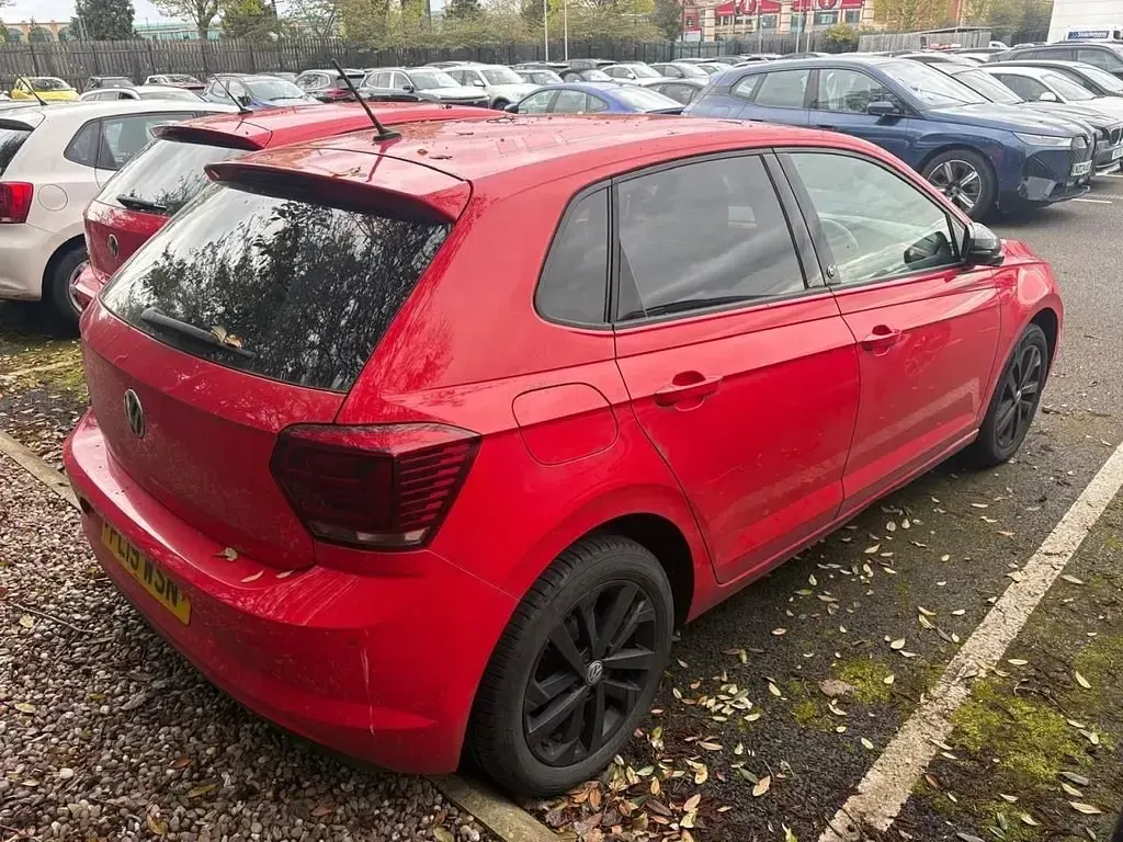 Usado VW Polo Beats 65 CV (47 kW) 2019 Rojo Utilitario