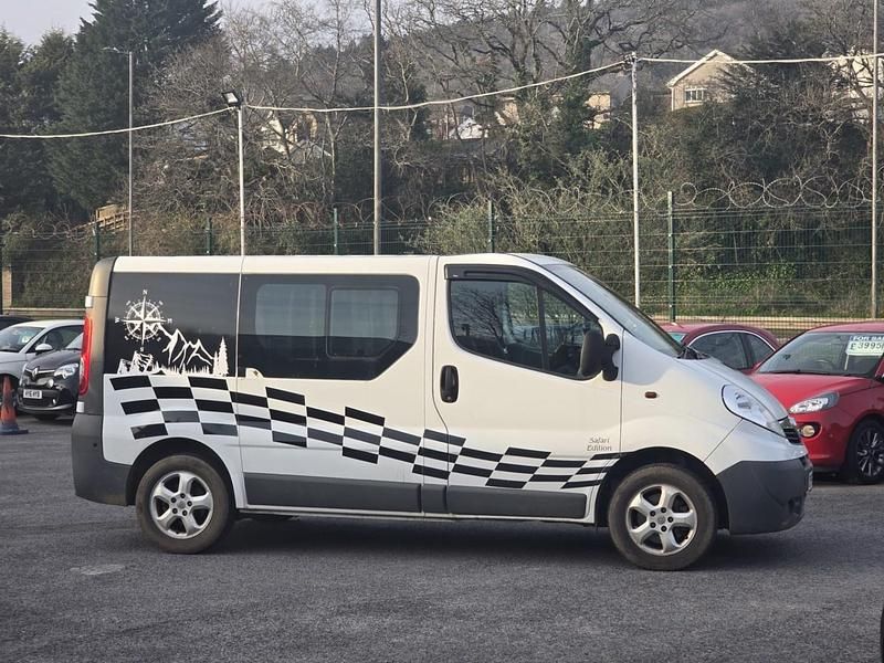 Used Vauxhall Vivaro 115 HP (84 kW) 2014 White MPV