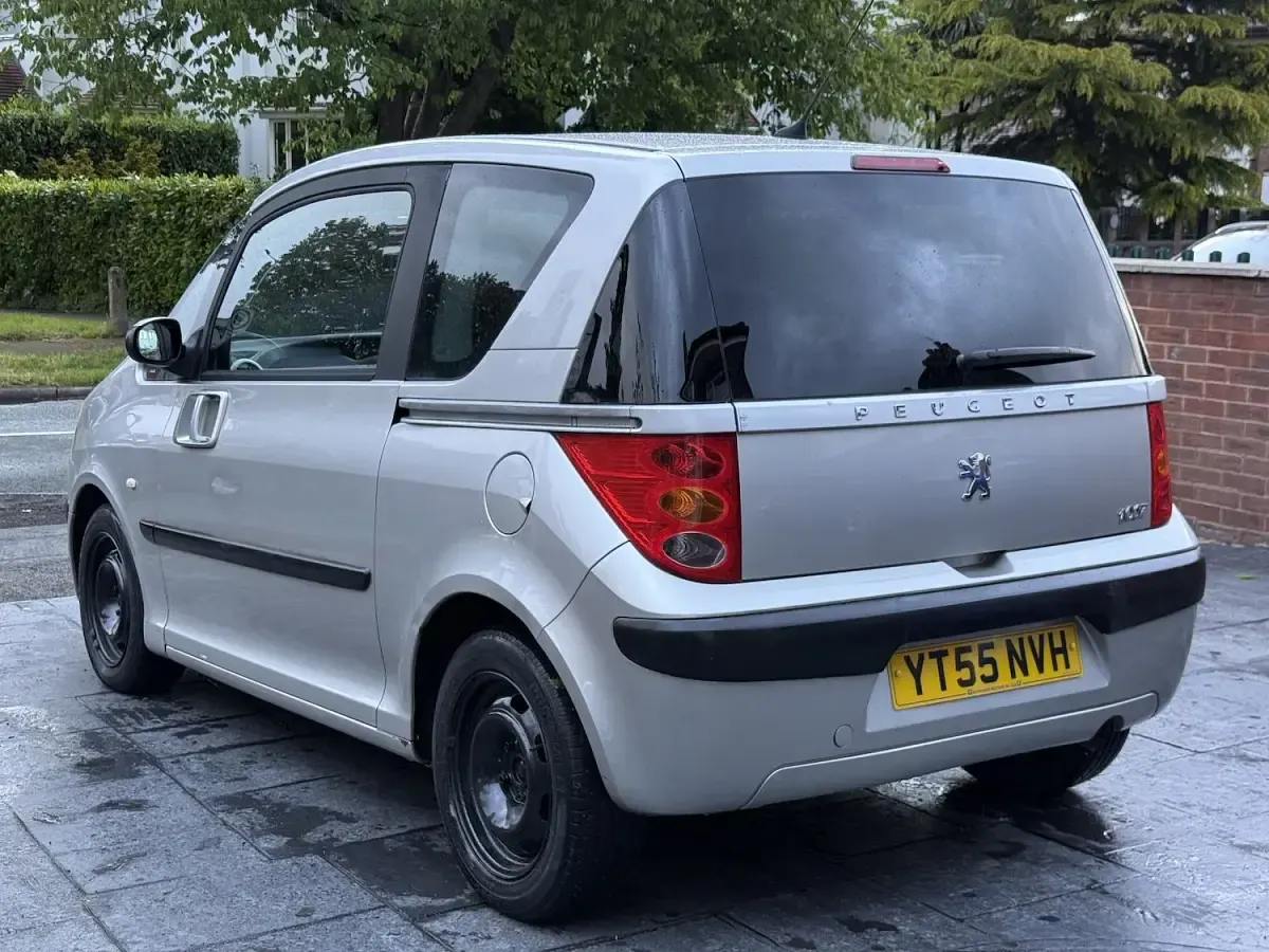 Used Peugeot 1007 75 HP (55 kW) 2005 Grey MPV