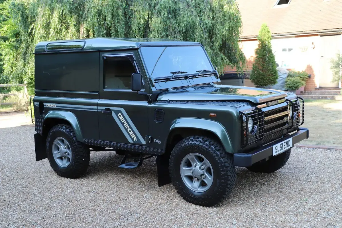 Used Land Rover Defender 90 HP (66 kW) 2001 Green