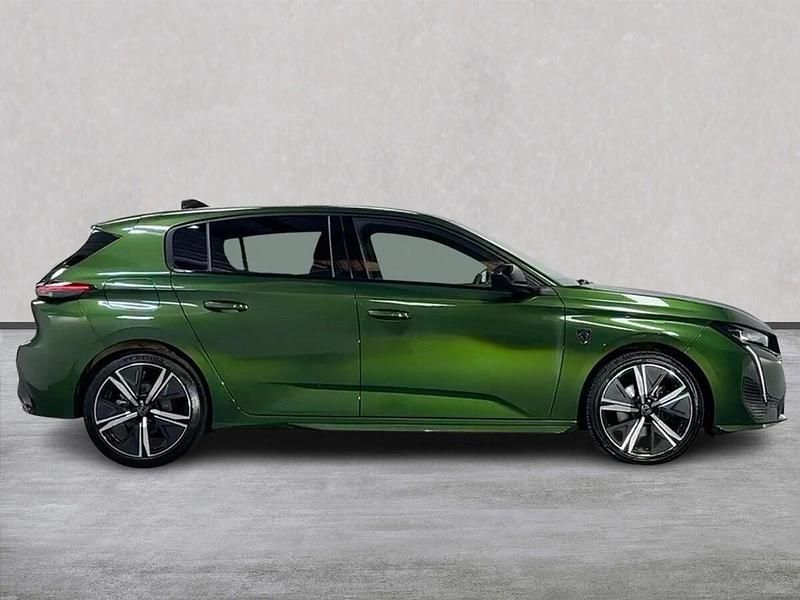Used Peugeot 308 GT 130 HP (95 kW) 2023 Green Hatchback