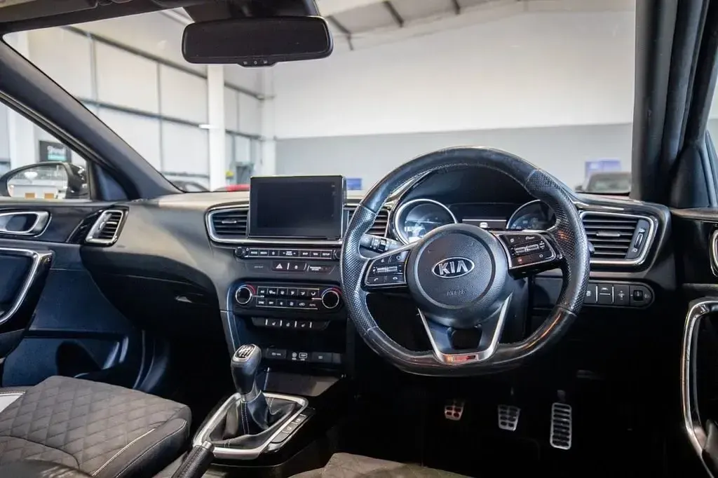 Usado Kia Ceed GT-Line 138 HP (101 kW) 2019 Preto Citadino