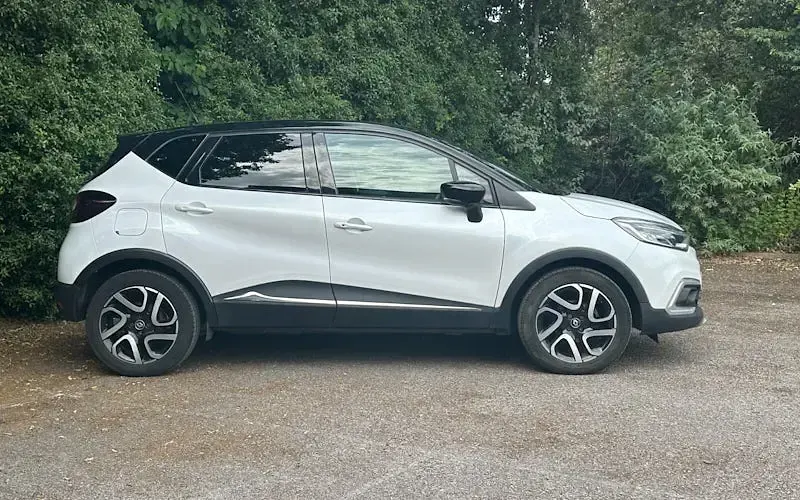 Used Renault Captur Dynamique 90 HP (66 kW) 2017 White/black SUV