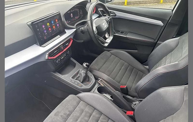 Used Seat Ibiza FR Sport 94 HP (69 kW) 2022 White Hatchback