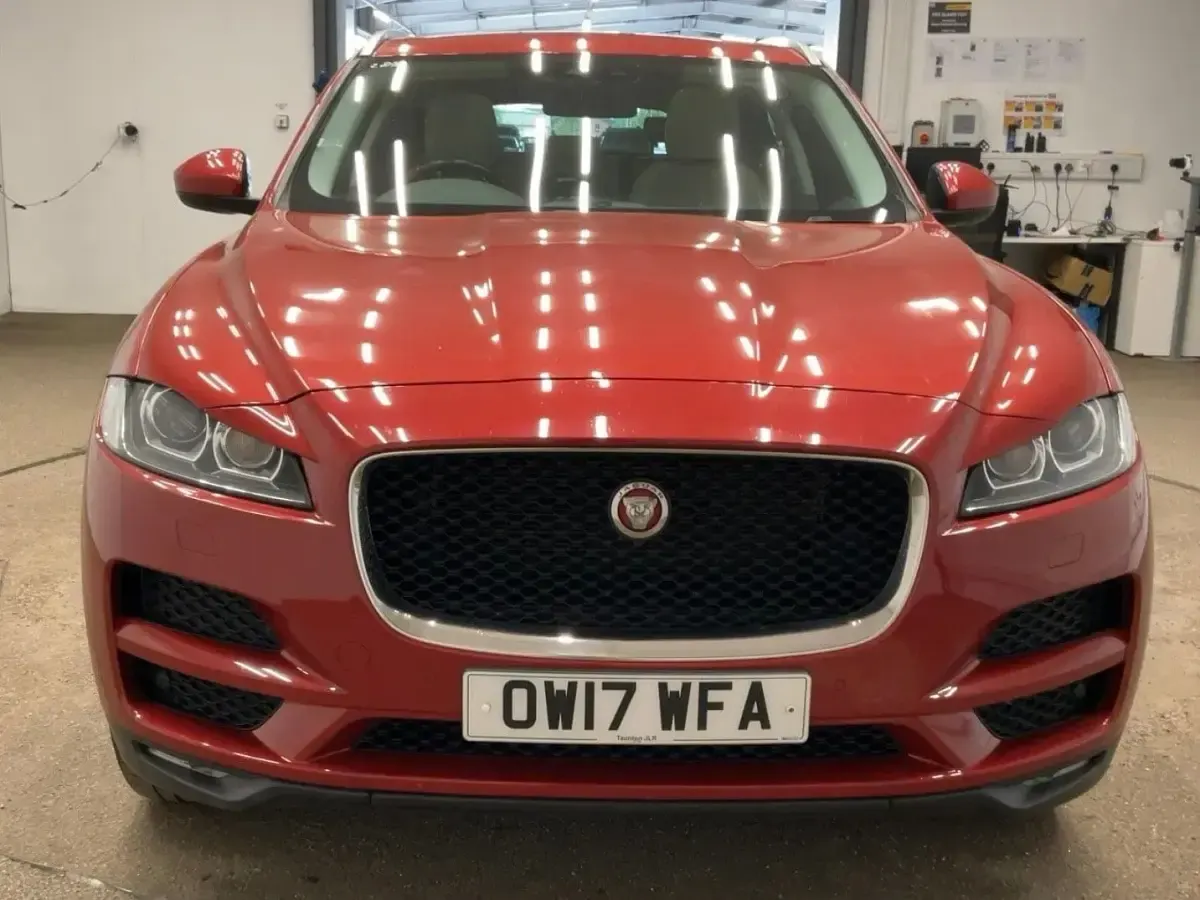 Used Jaguar F-Pace Portfolio 240 HP (176 kW) 2017 Red SUV