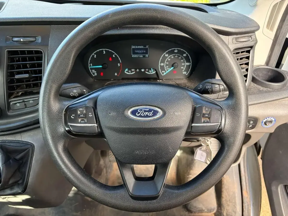 Usado Ford Transit S 130 HP (95 kW) 2022 Branco Cabrios