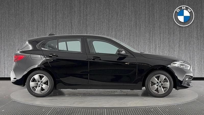 Used BMW 118 Sport Line 134 HP (98 kW) 2022 Black Hatchback