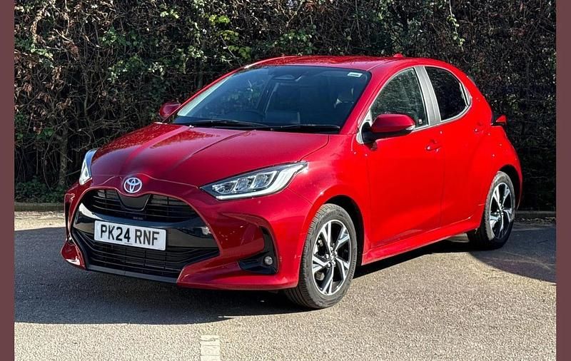 Used Toyota Yaris Hybrid Design 113 HP (83 kW) 2024 Red Hatchback