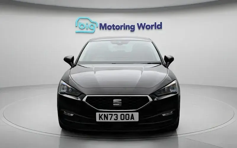 Used Seat Leon SE Dynamic 131 HP (96 kW) 2023 Black Hatchback