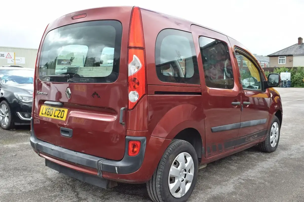 Used Renault Kangoo Expression 106 HP (77 kW) 2010 Red MPV