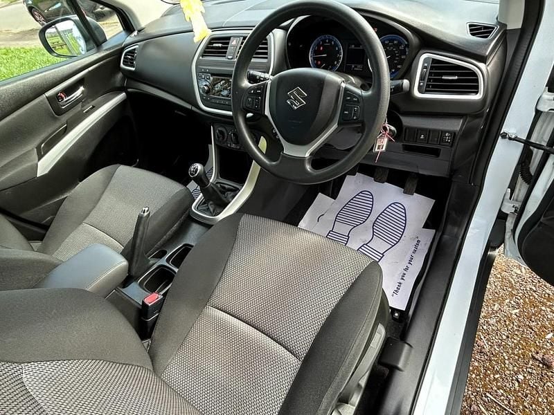 Used Suzuki SX4 SZ3 120 HP (88 kW) 2016 White Hatchback