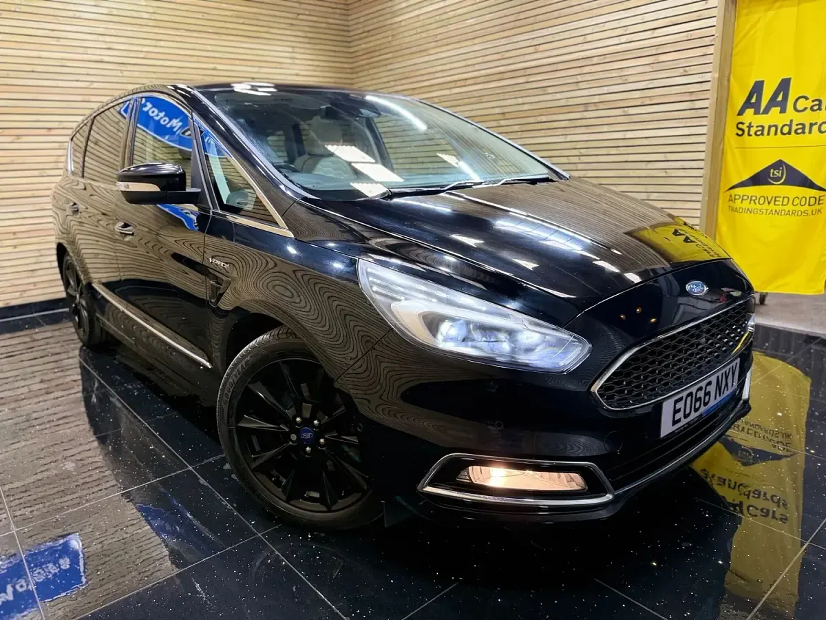 Used Ford S-MAX Vignale 180 HP (132 kW) 2016 Black MPV