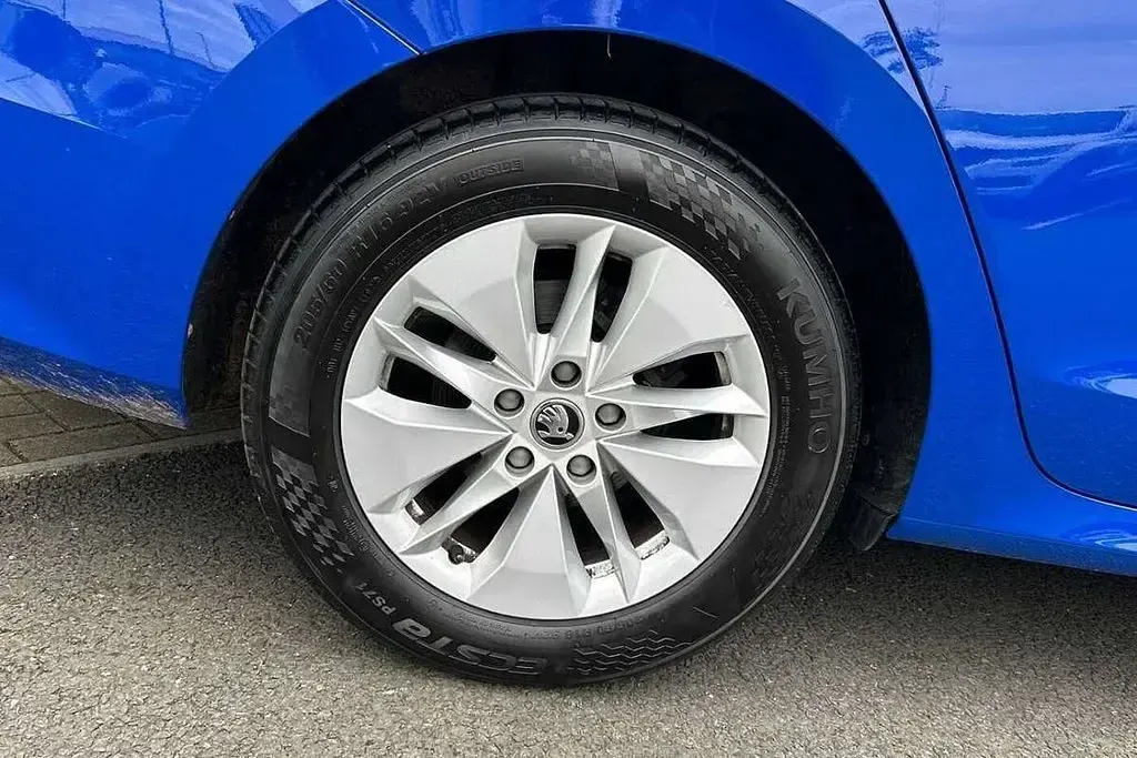 Begagnad Skoda Octavia SE 110 HK (80 kW) 2023 Blå Kombi
