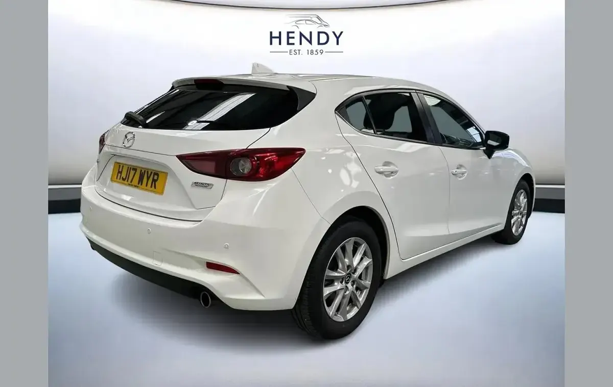 Used Mazda 3 117 HP (86 kW) 2017 White Hatchback