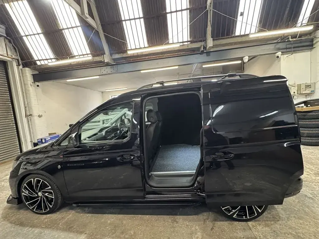 Used VW Caddy 122 HP (89 kW) 2023 Black MPV