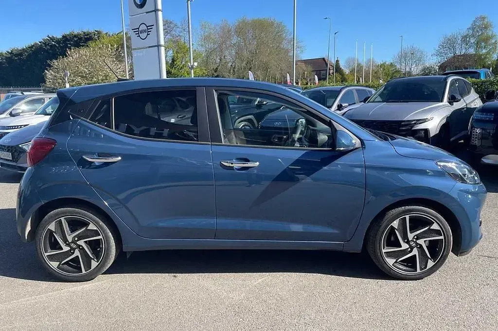 Used Hyundai i10 Premium 79 HP (58 kW) 2025 Blue Hatchback