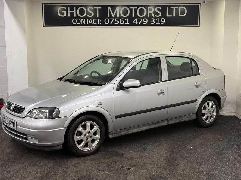 Silver Used 2005 Vauxhall Astra Enjoy Hatchback | £1,250 (Fair price) - Image 1/4