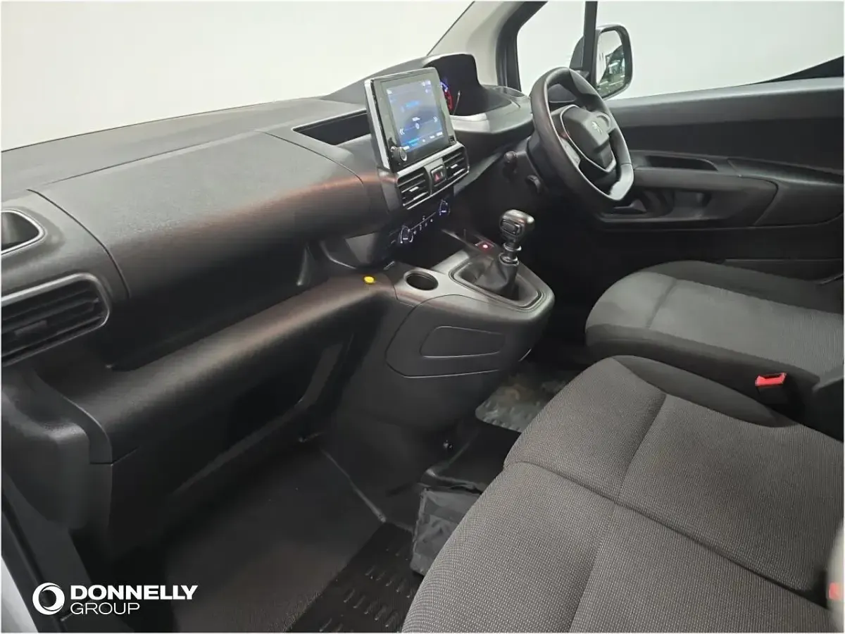 Used Peugeot Partner Premium 102 HP (75 kW) 2023 White MPV