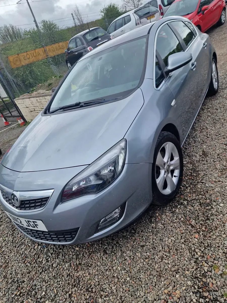 Used Vauxhall Astra SRi 165 HP (121 kW) 2012 Silver Hatchback