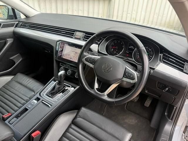 Used VW Passat SEL 150 HP (110 kW) 2023 Grey Estate
