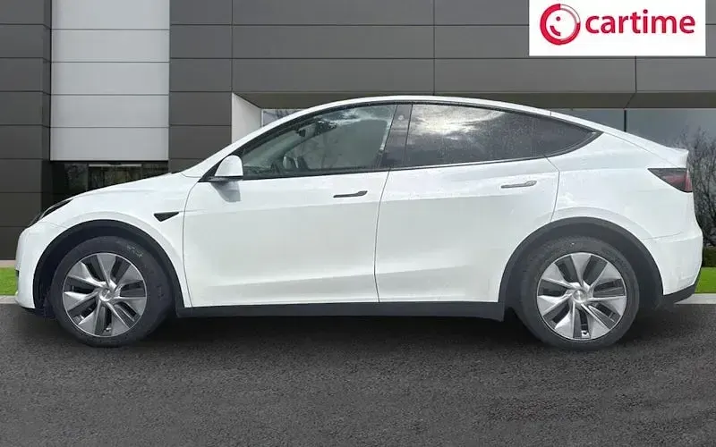 Used Tesla Model Y Long Range AWD 286 kW (389 HP) 2025 SUV