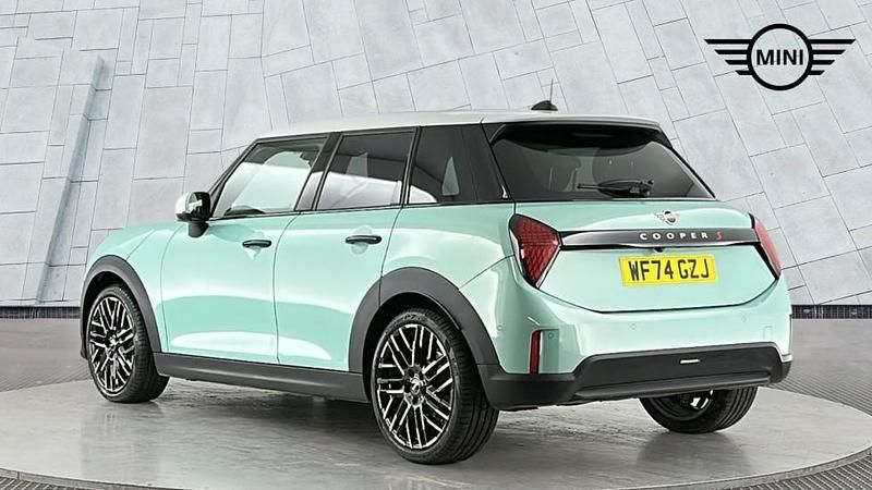 Begagnad Mini Cooper S Hatch 201 HK (147 kW) 2024 Grön Halvkombi