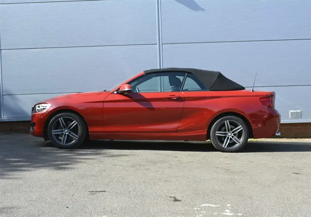 Used BMW 220 Sport Line 190 HP (139 kW) 2018 Red Cabriolet