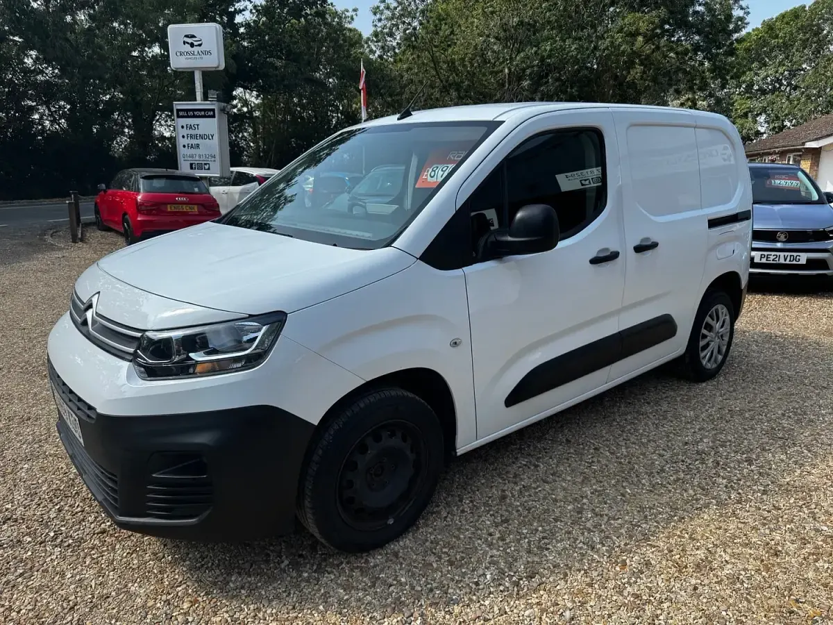 Used Citroën Berlingo 100 HP (73 kW) 2020 White MPV