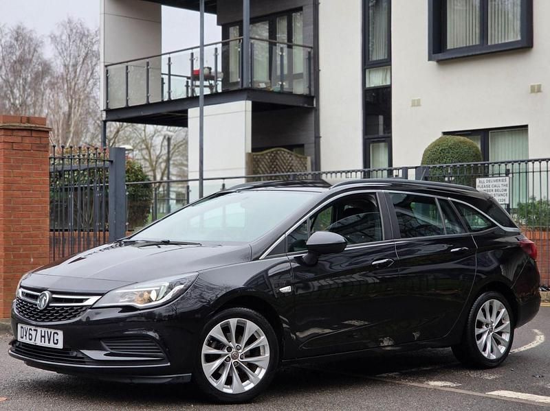 Second-hand Vauxhall Astra Design Edition 2017 Negru Break