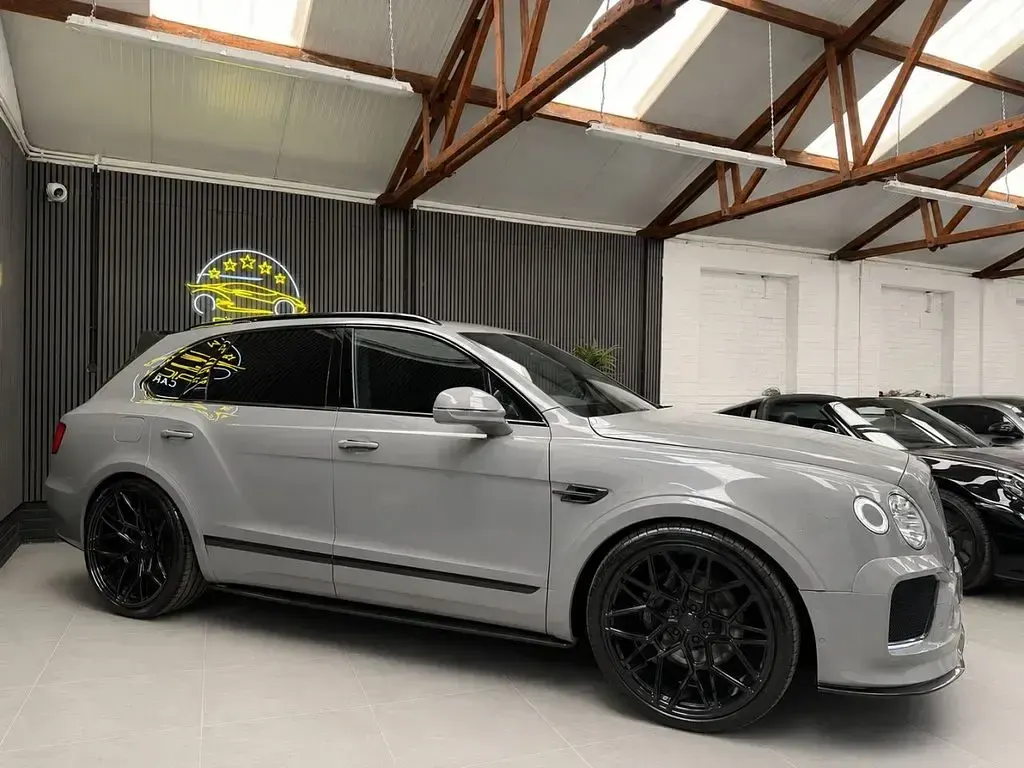 Used Bentley Bentayga 550 HP (404 kW) 2019 Grey SUV