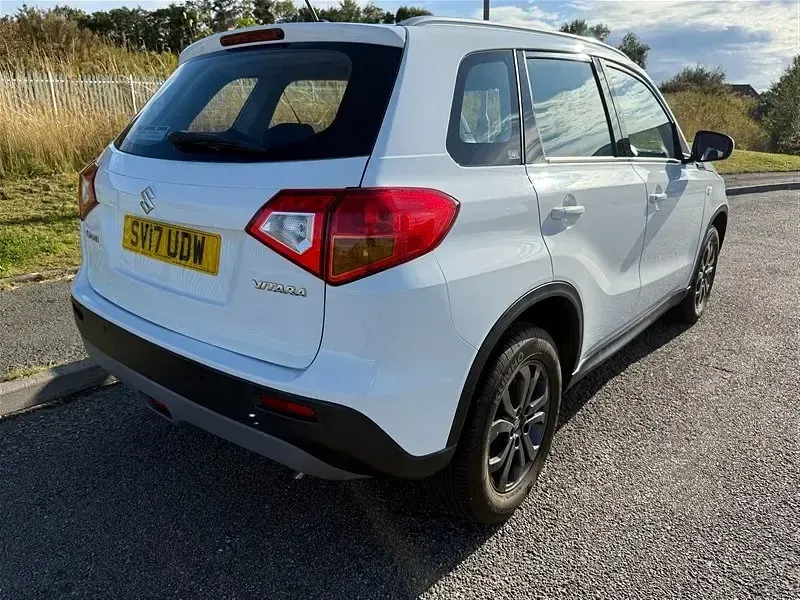 Używany Suzuki Vitara SZ4 120 KM (88 kW) 2017 Biały SUV