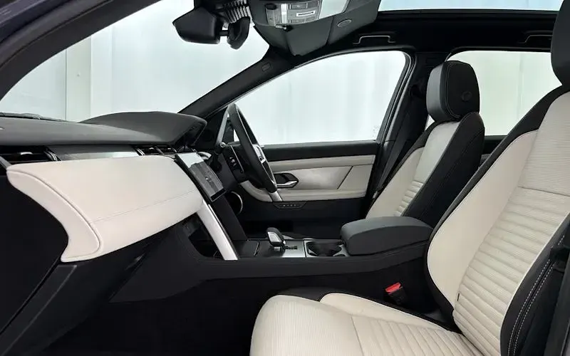 New Land Rover Discovery 5 Landmark 269 HP (197 kW) 2026 SUV