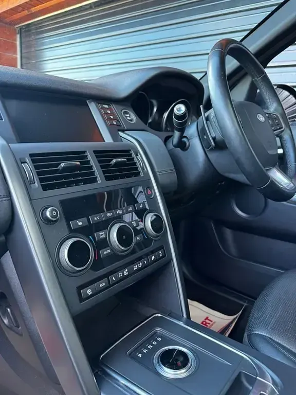 Used Land Rover Discovery Sport Landmark 180 HP (132 kW) 2018 Black SUV