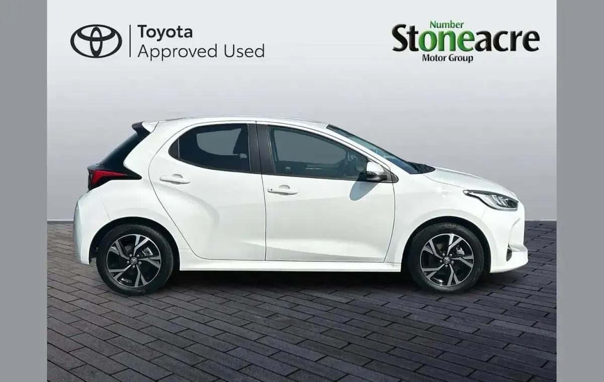 Used Toyota Yaris Design 113 HP (83 kW) 2025 White Hatchback