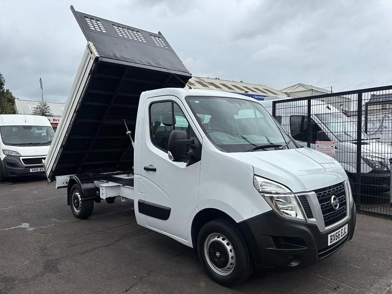 White Used 2016 Nissan NV400 SE Van | £12,000 (Expensive) - Image 1/4