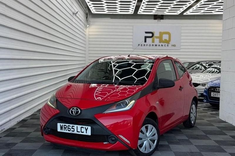 Used Toyota Aygo 68 HP (50 kW) 2015 Red Hatchback