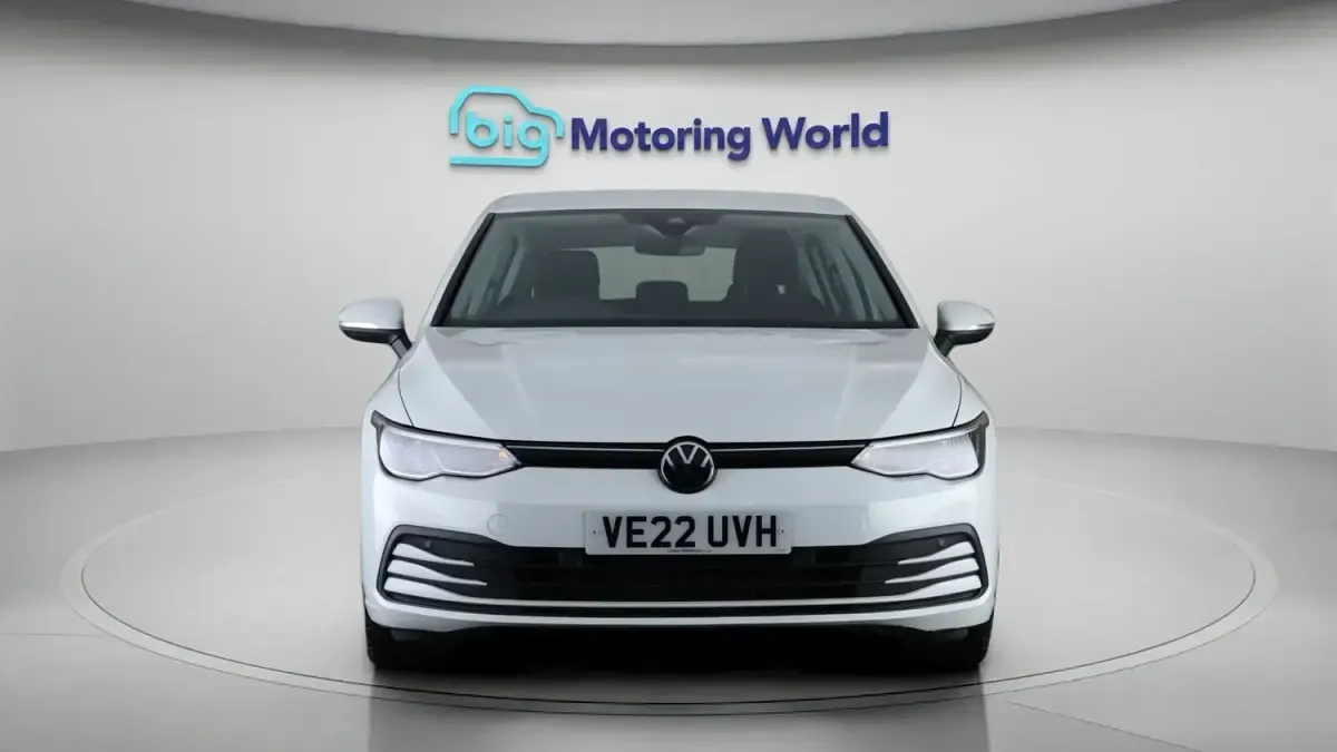 Usado VW Golf VIII Life 150 HP (110 kW) 2022 Branco Citadino