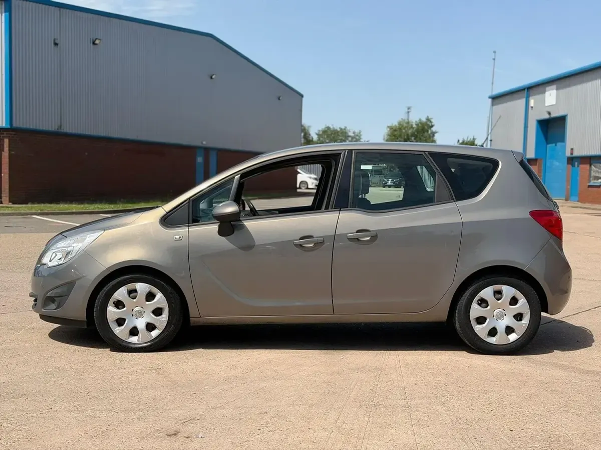 Used Vauxhall Meriva 2011 Brown MPV