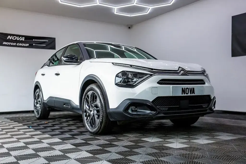 Used Citroën C4 PureTech 102 HP (75 kW) 2023 White SUV