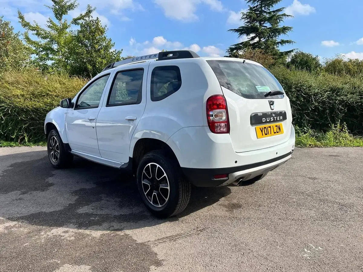 Used Dacia Duster Prestige 125 HP (91 kW) 2017 White SUV
